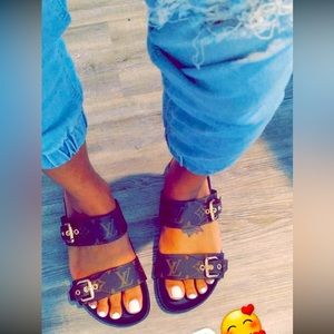 Authentic “Bom Dia” Gently LOVED LV sandals.  Good Condition.